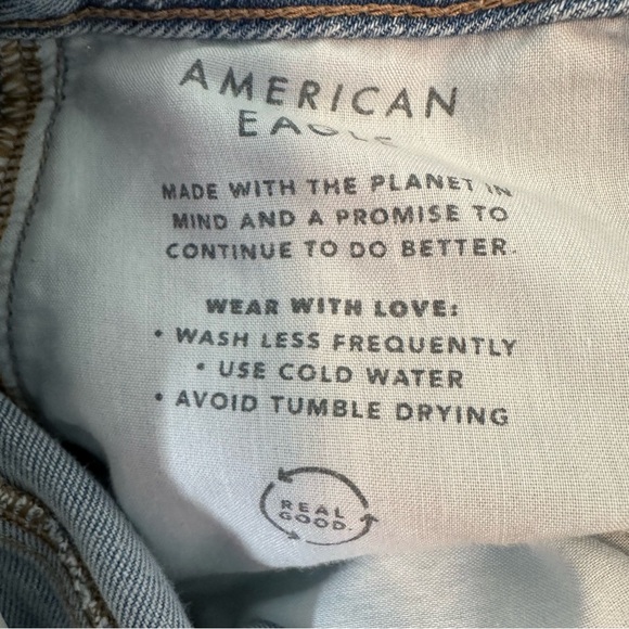 American Eagle Strigid Mom Jean in Blue Breeze Women Size 20 or 35 W Standard - Picture 12 of 15